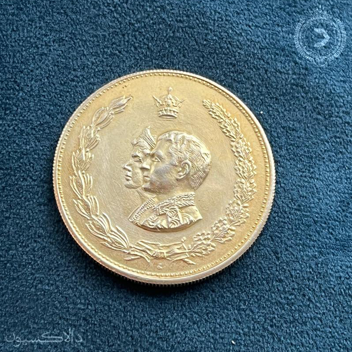 تصویر مدال شاه و ثریا تیپ یا صاحب الزمان محمدرضا شاه